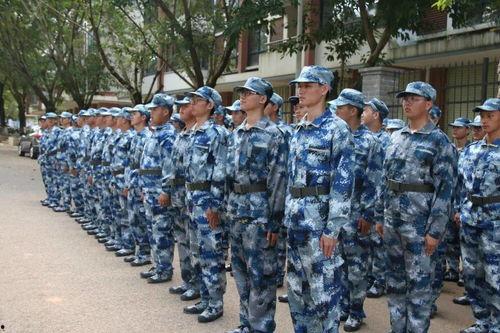 军训吃瓜视频哪里看,揭秘军营生活趣味瞬间